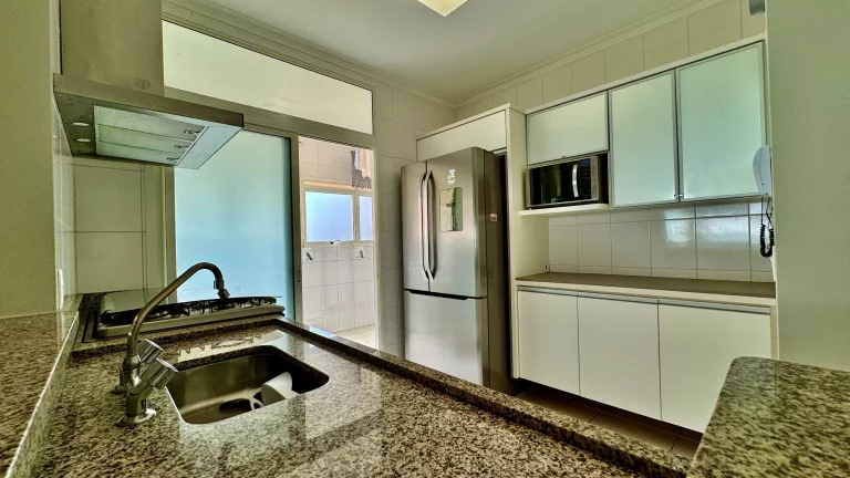 Imagem Imperdível apartamento à venda em Riviera de São Lourenço Módulo 07! 3 quartos, 2 suítes, 2 salas, 2 vagas de garagem, 124m² de área. Confira!