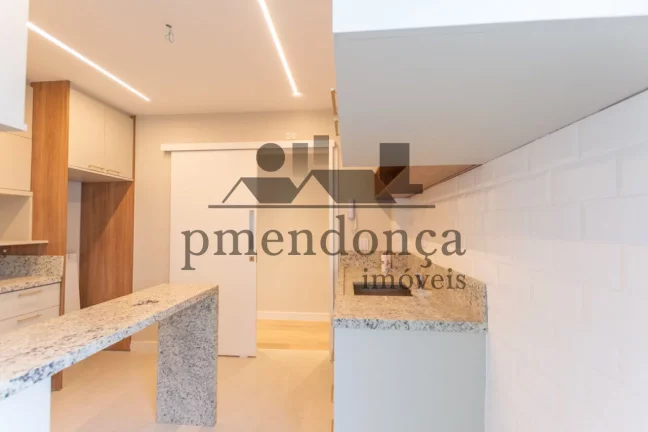 Imagem Cobertura Duplex reformada em Pinheiros, com 170 m² .