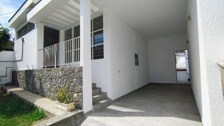 Imagem Casa Comercial para Locação em Sorocaba-SP, Jardim Paulistano: 2 Quartos, 2 Salas, 3 Banheiros, 2 Vagas de Garagem, 150m².