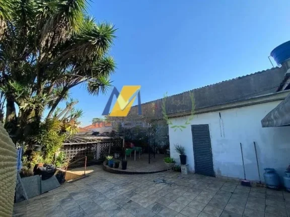Imagem Casa à Venda com 228m², 2 dormitórios, 1 suíte, 1 sala e 4 vagas!!!