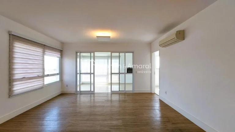Imagem Excelente apartamento em andar alto, com vista privilegiada da varanda gourmet fechada com vidro e a...