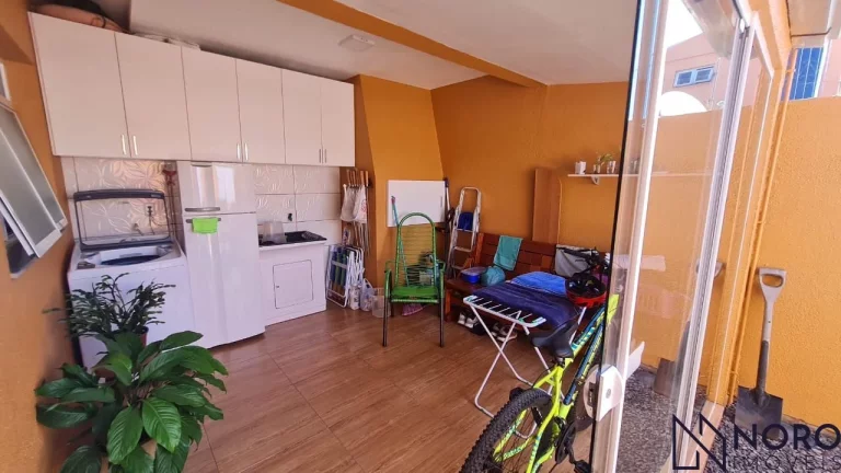 Imagem Casa de 2 Dormitórios com Suíte, Pátio e Garagem em Santa Maria