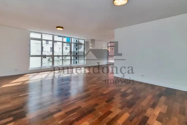 Imagem Apartamento reformado com 267m², 3 suítes e 2 vagas de garagem a venda no Paraíso.