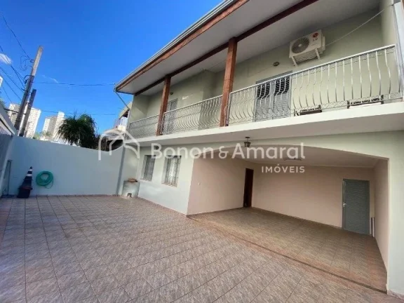 Imagem O imóvel possui 300 m² de terreno e 308 m² de área construída, com 3 dormitórios, sendo uma su...