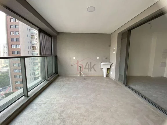 Imagem Apartamento três suítes, varanda espaçosa e duas vagas de garagem a venda no Brooklin.