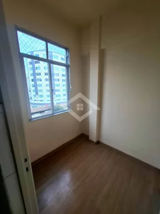 Imagem Vende Apartamento, Tijuca em frente ao Shopping 2 quartos, 64m2, sem vaga.