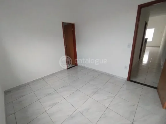 Imagem Casa à venda no bairro Nova Esperança, Parnamirim: 2 dormitórios, suíte e garagem coberta!