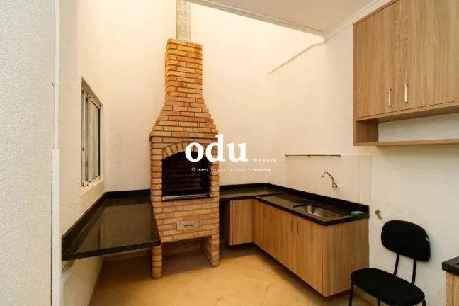 Imagem Um sobrado que une o conforto de uma casa com a praticidade e segurança de um condomínio. Com 100 ...