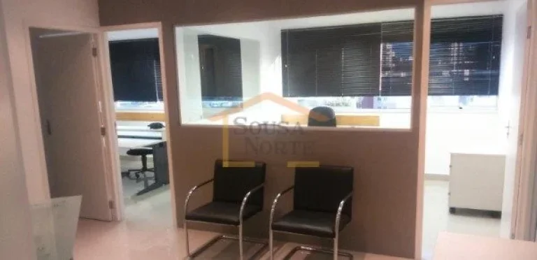 Imagem Sala comercial com 61m², unificação das unidades 1307 e 1308 (matrículas separadas), com piso em...