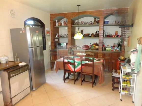 Imagem Casa de luxo em condomínio no Santa Rosa, Niterói-RJ: 4 quartos, 1 suíte, 2 banheiros, 2 vagas de garagem, 450m²