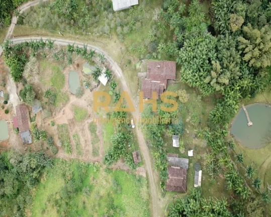 Imagem A liberdade de viver em um ambiente em meio a muita natureza. Excelente chácara, escriturada a vend...