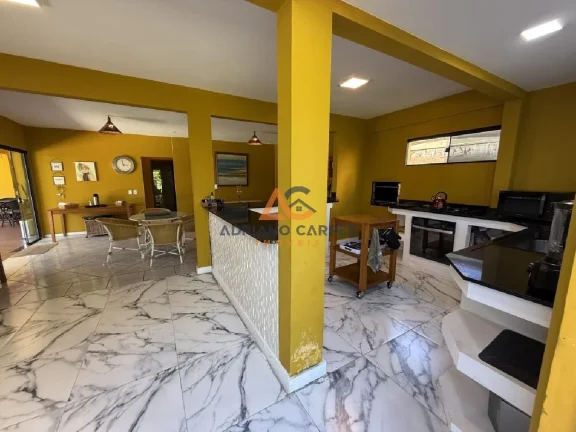 Imagem Ampla casa com 04 quartos sendo 02 suítes e área de lazer em Gravatá, Navegantes. Adriano Carpes Imóveis Vende