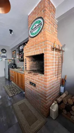 Imagem Casa Alto Padrão com 3 dormitórios sendo 1 suíte e 2 vagas - Floresta | Joinville/SC