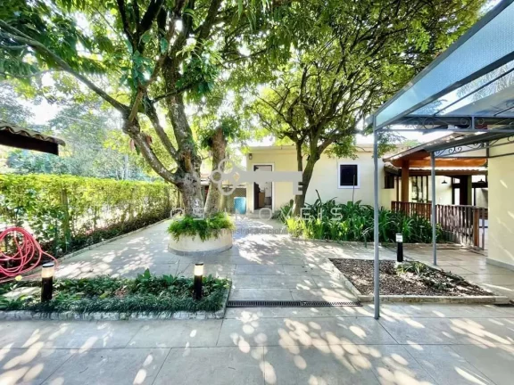 Imagem Casa Térrea Sustentável na Granja Viana: 3 Suítes, Piscina e Anexo Gourmet