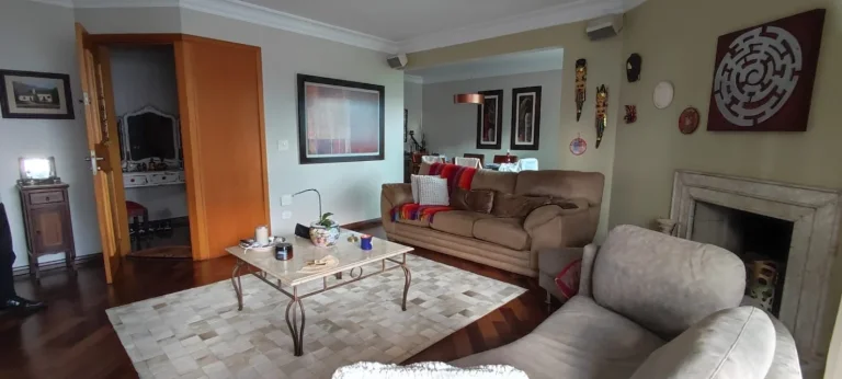 Imagem Apartamento 148 M², 3Q, 2 Suítes, Suíte com hidromassagem, 2 salas, lareira, 4 banheiros, 3 vagas, dependência completa de serviço, academia, sauna.