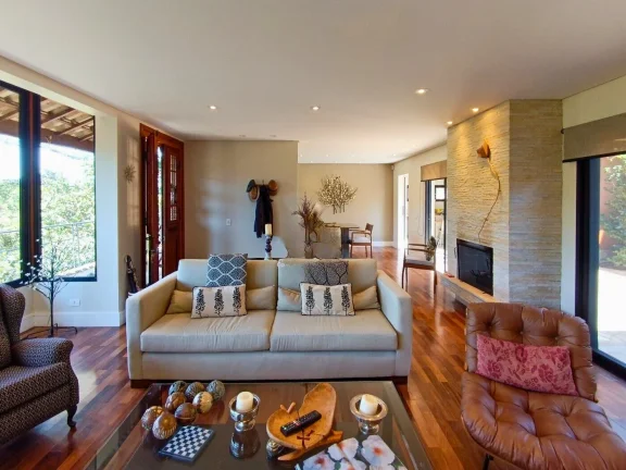 Imagem O Equilíbrio Perfeito entre o Design Moderno e o Acolhimento da Serra