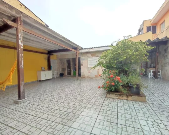 Imagem casa térrea com quintal e churrasqueira FL26