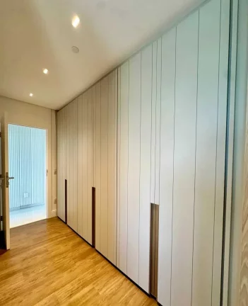 Imagem Apartamento quadra mar com 5 dormitórios sendo 4 suítes e 3 vagas de garagem em Balneário Camboriú