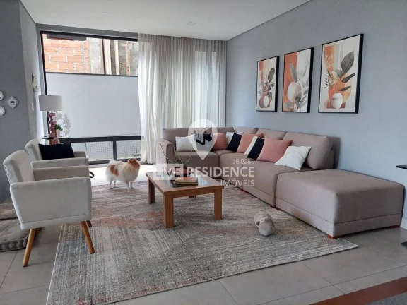 Imagem Linda casa em Condomínio bem localizado !
