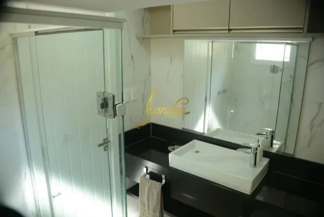 Imagem Sobrado condomínio fechado com 04 suites