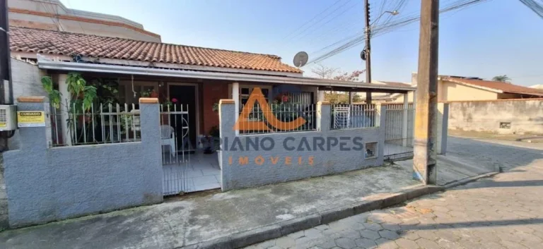 Imagem Casa de dois quartos em Machados Navegantes e mais garagem para dois carros.
