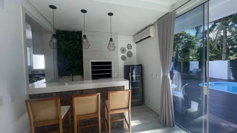 Imagem Casa com 4 Suítes para Temporada em Jurerê Internacional