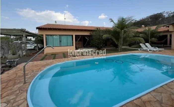 Imagem Chácara em Alvorada do Sul – 5 Suítes, Piscina, Churrasqueira e Área Verde | 450m² Construídos em Terreno de 1.200m² | Venda com Porteira Fechada!