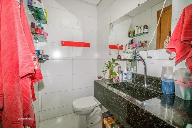 Imagem Imóvel amplo à venda com 3 quartos, sendo 1 suíte, e 2 banheiros no total. Este imóvel está bem...