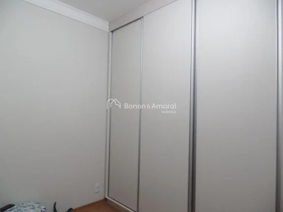 Imagem Excelente casa em condomínio, térrea e com terreno diferenciado (342 m²). 
Muito bem construída ...