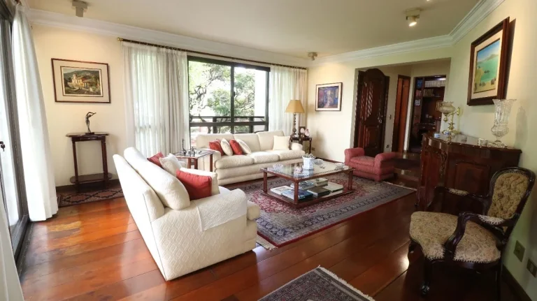 Imagem Apartamento 200M², 3Q, 3 Suítes, 5 Banheiros, 3 Vagas, Varanda, Piscina, Closet, Despensa, Dependência Completa de Serviço, Depósito, Armários.