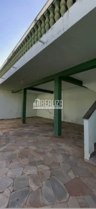 Imagem Casa com Piscina e Churrasqueira no CENTRO de Rifaina