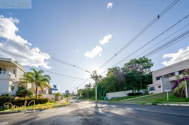 Imagem Daniel Ferreira vende: Lote com 900 m², praticamente todo plano.