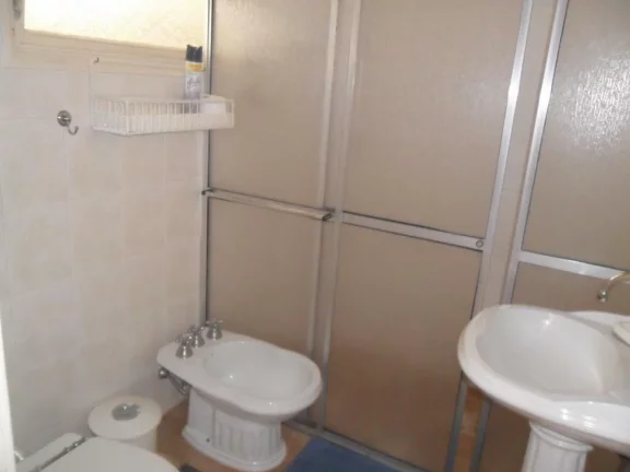Imagem PITANGUEIRAS- FRENTE AO MAR COM VISTINHA LATERAL , EXCELENTE APARTAMENTO.