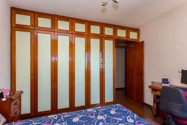 Imagem Ótimo apartamento com 159m2 de área privativa, 4 dormitórios ( 1 suíte ) e 2 vagas na garagem. L...