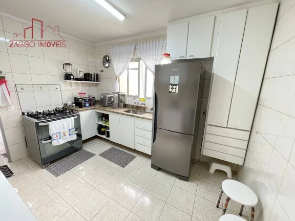 Imagem Sobrado 200m² - 3 Dorm - 1 Suíte - 4 Vagas