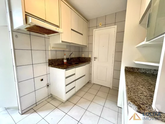 Imagem Apartamento à venda com 3 dormitórios sendo 1 suíte no Centro de Florianópolis/SC.