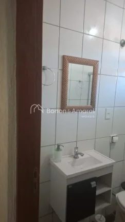 Imagem Com 266m² de área construída, este imóvel conta com uma série de características que vão te e...
