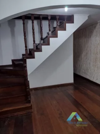 Imagem SANTO ANDRÉ Sobrado 198 metros, 3 dormitórios, 2 vagas com ótima localização e valor !!!