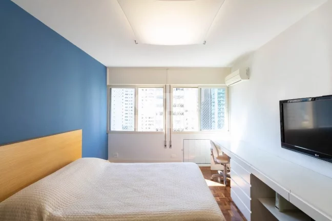 Imagem Apartamento reformado de 354m², com quatro suítes, sendo uma máster com closet,, hall, lavabo, sa...