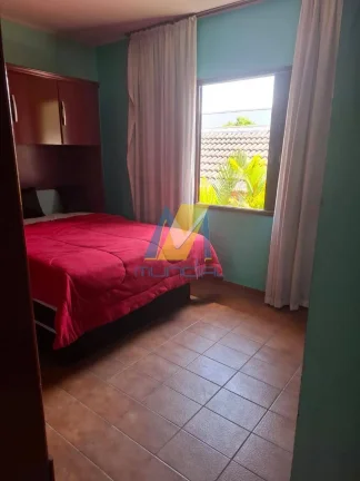 Imagem Sobrado Espaçoso com 300m², 4 Dorms, Edícula e 4 Vagas