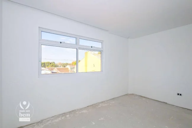 Imagem Sobrado em Condomínio Fechado à venda no Bairro Alto. 3 Quartos, Suíte, terraço com churrasqueira e 2 Vagas de garagem