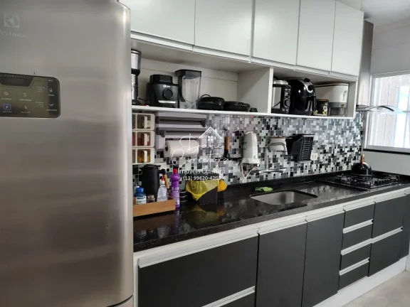 Imagem Imperdível: Casa à venda em Guarujá-SP, Guaiúba! Bem próxima ao Tombo com 3 quartos, 1 suíte, 2 salas, 6 vagas e 300m² de área.