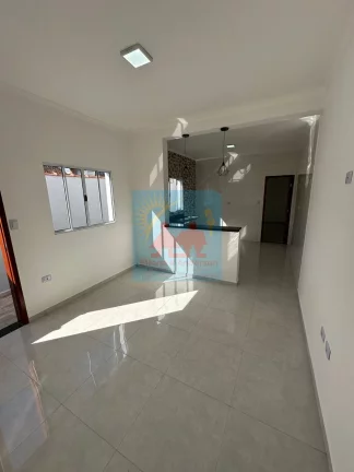 Imagem Casa à 900 metros da Praia da Plataforma em Mongaguá com piscina !