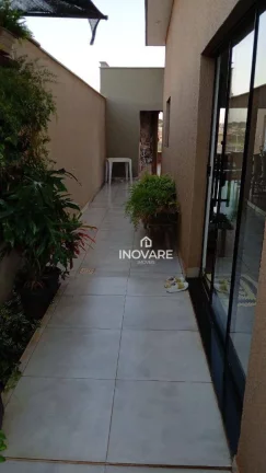 Imagem Casa com 3 dormitórios à venda, 170 m² por R$ 800.000,00 - Araporã - Araporã/MG