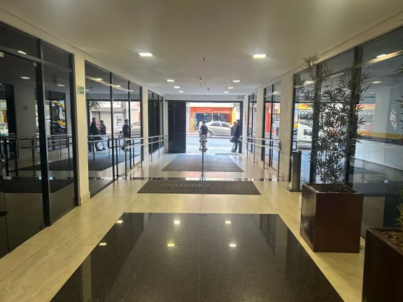 Imagem Loja Comercial – 122m² com Mezanino e Acesso Privilegiado no Centro