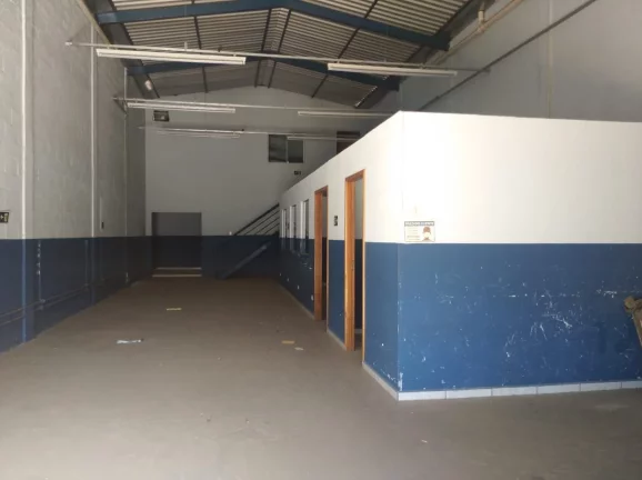Imagem Barracão Ótima Localização com 600m², com duas salas , copa com gabinete, mezanino com mais 02 ...