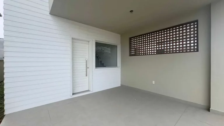 Imagem Casa com 3 dormitórios sendo 1 suíte e 2 vagas garagem - Campeche, Florianópolis/SC