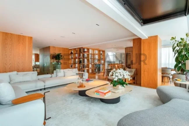 Imagem Luxuosa cobertura de 4 quartos na Vila Nova Conceição, São Paulo-SP: 4 suítes, 5 salas, 6 banheiros, 432m² de área.