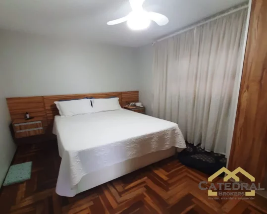 Imagem Sobrado de três dormitórios e amplo quintal na Vila Esperança em Jundiaí