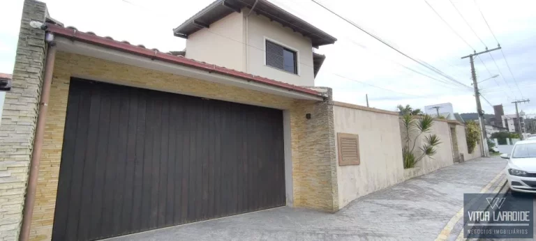 Imagem Casa de esquina à venda  Imbituba SC, com piscina